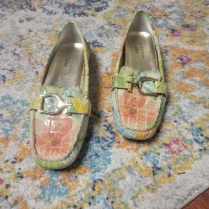 Anne Klein Iflex AKGreater Flower Print Leather Loafers Size 6